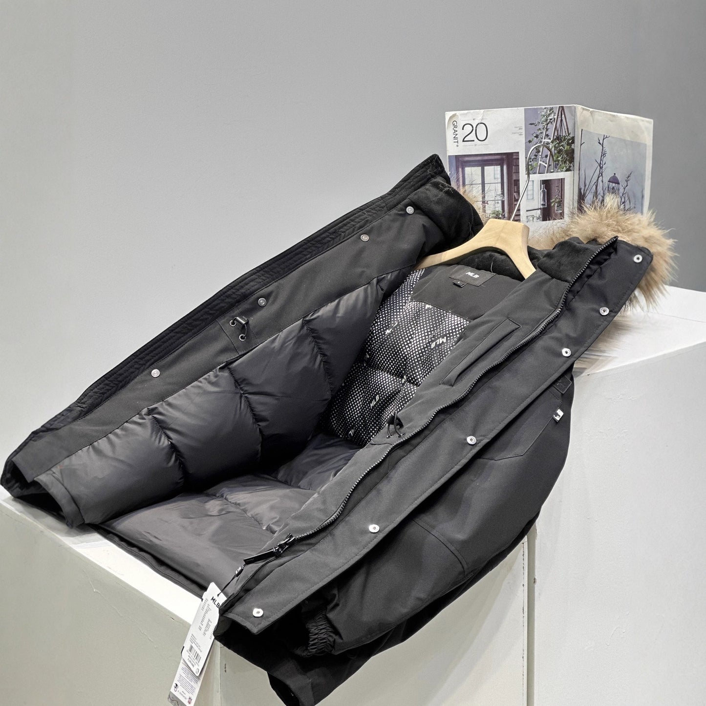 GM-M-LB Unisex Versatile Hooded Down Jacket with Large Fur Collar, Couple's Mid-Length Thickened Waterproof Workwear Coat