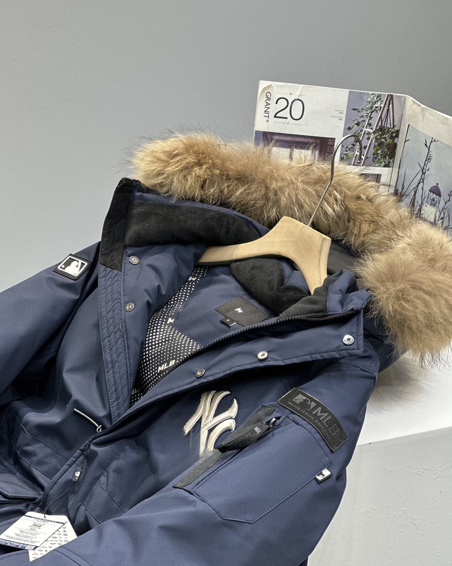 GM-M-LB Unisex Versatile Hooded Down Jacket with Large Fur Collar, Couple's Mid-Length Thickened Waterproof Workwear Coat