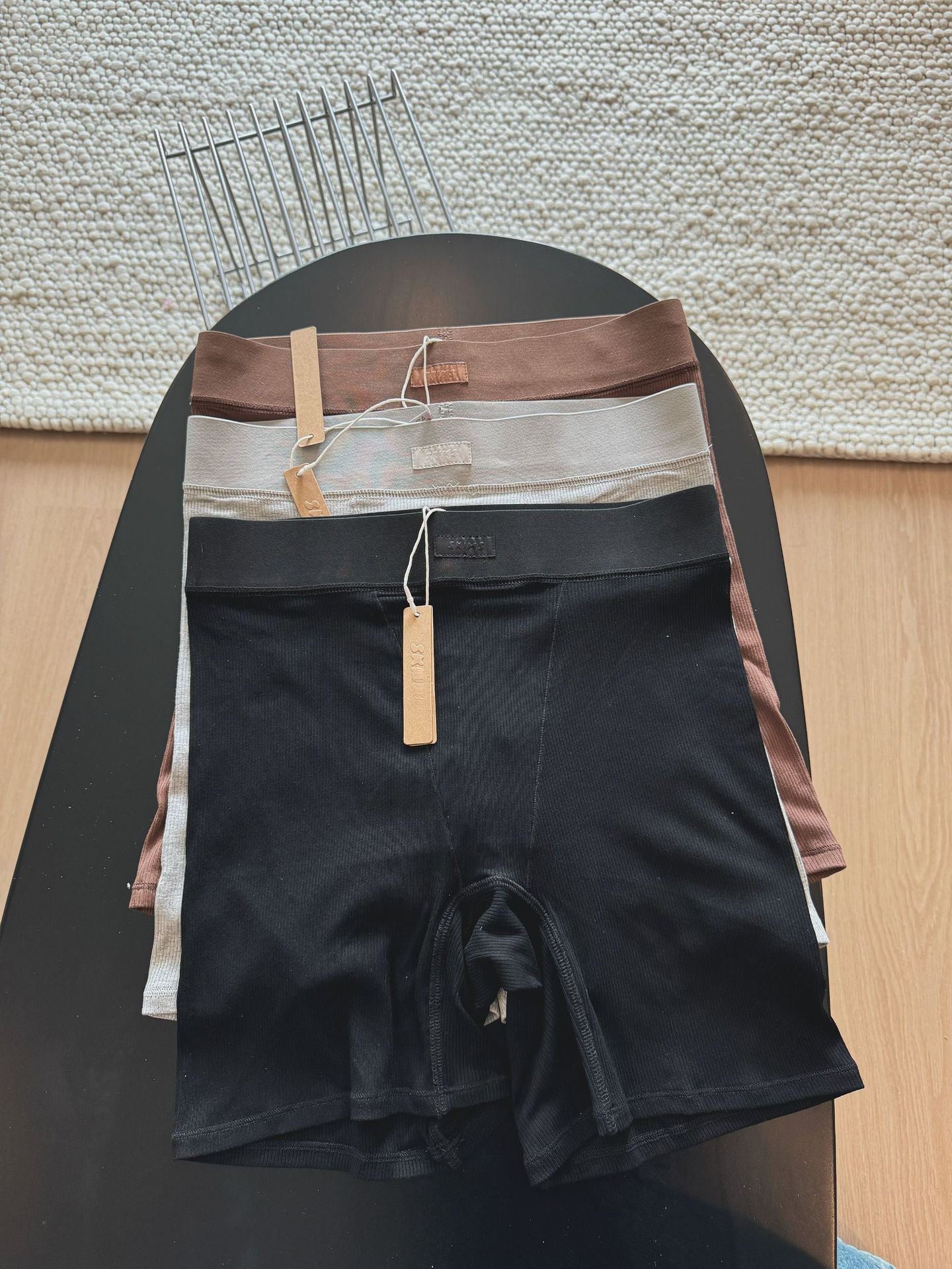 Ski** Kardashian Boyfriend European and American 2025 Women's Spring Sports Ribbed Shorts Slim Fit Spring Summer New Style