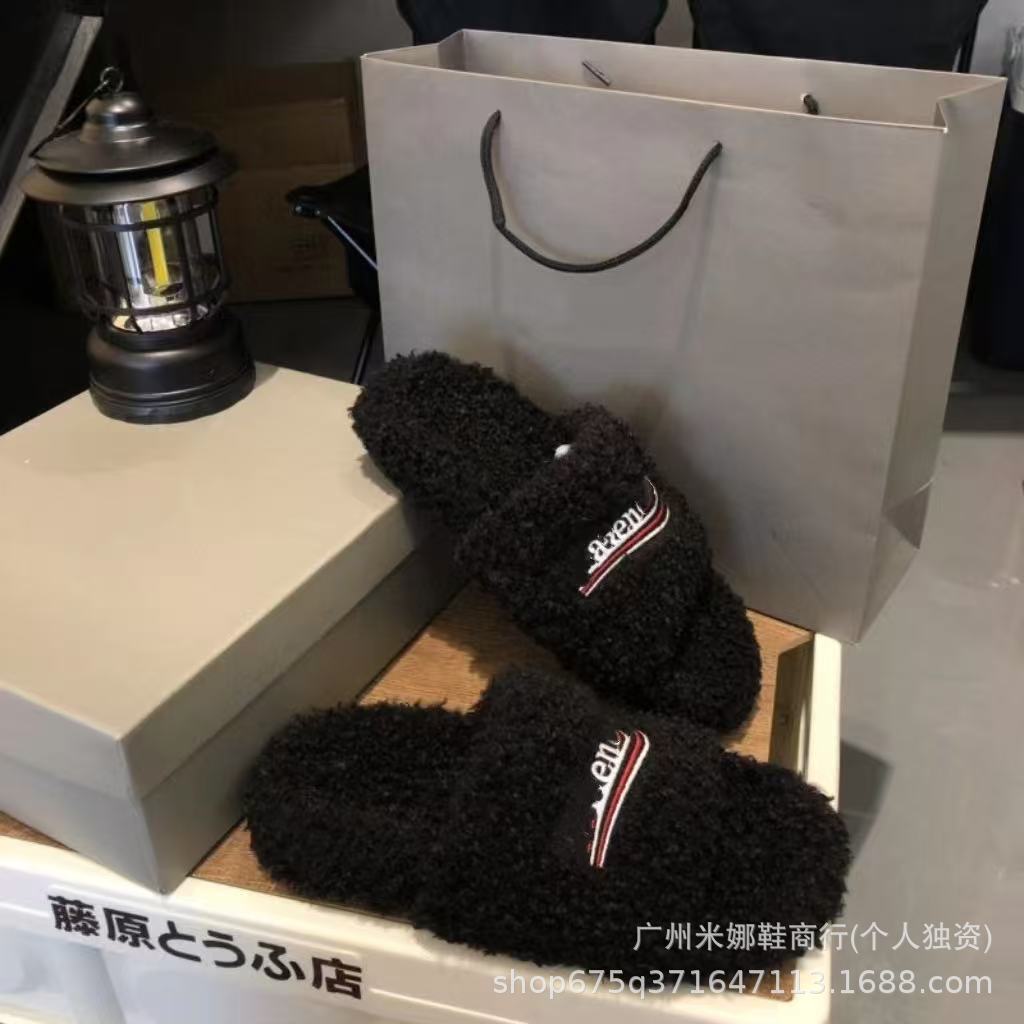 Women's furry slippers with lamb wool, thick sole, and letter embroidery, outdoor-ready and warm for 2024 autumn winter