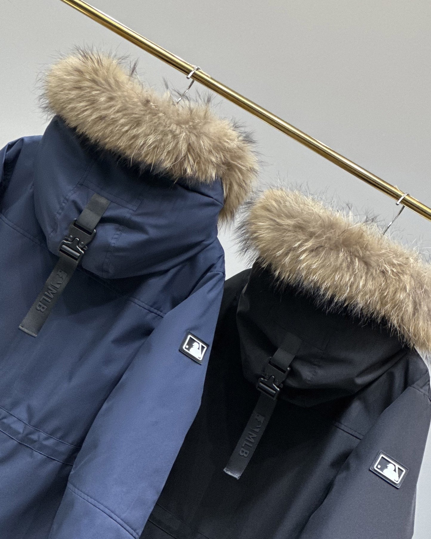 GM-M-LB Unisex Versatile Hooded Down Jacket with Large Fur Collar, Couple's Mid-Length Thickened Waterproof Workwear Coat