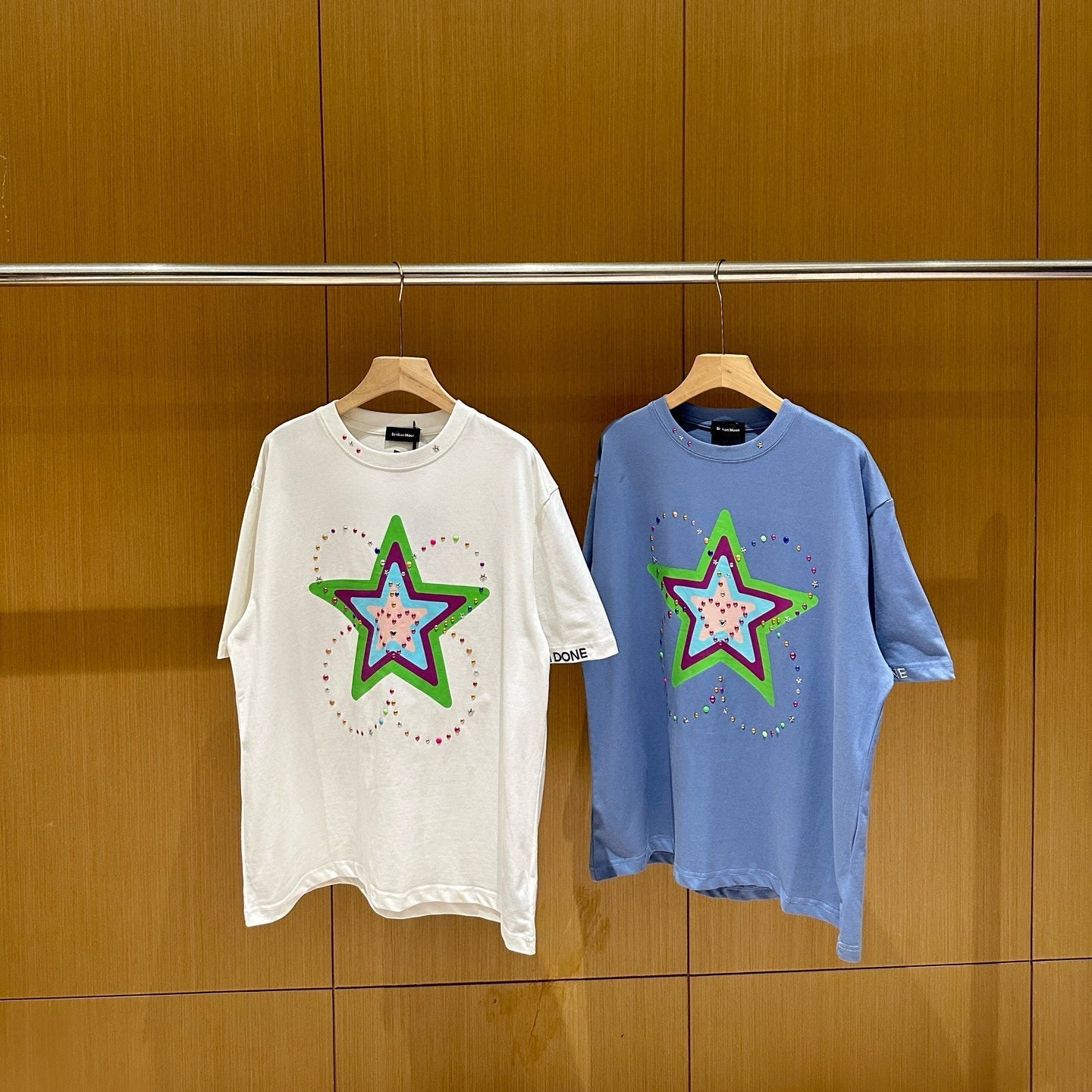 Unisex teddy bear-shaped star rhinestone letter round neck loose short sleeve T-shirt in white and blue