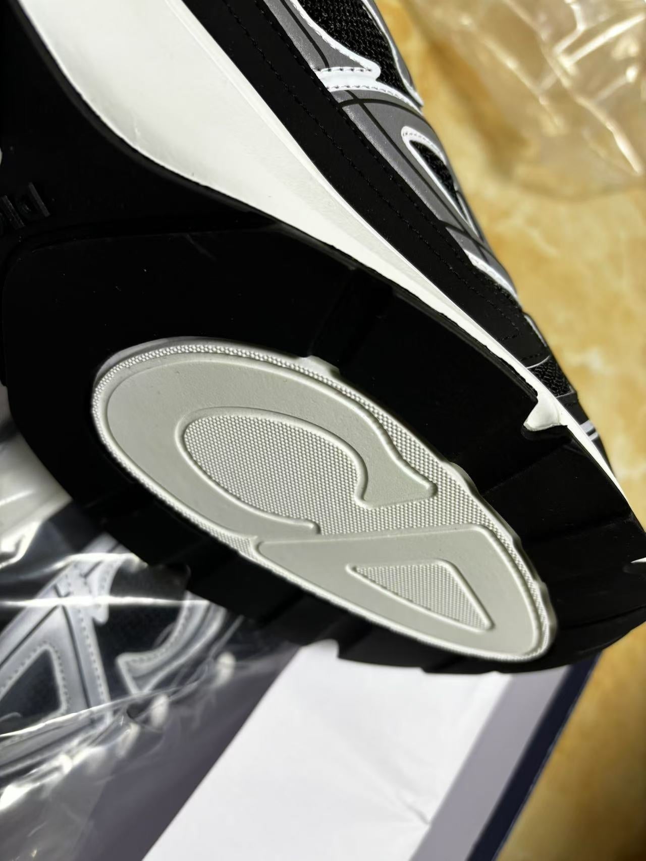 2025 New CD Fashion Casual Couple Lightweight Mesh Shoes Breathable Comfortable Casual Sneakers B30 Running Shoes