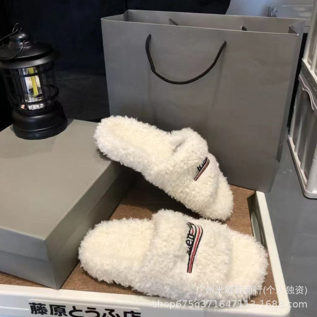 Women's outdoor furry slippers with thick sole and letter embroidery