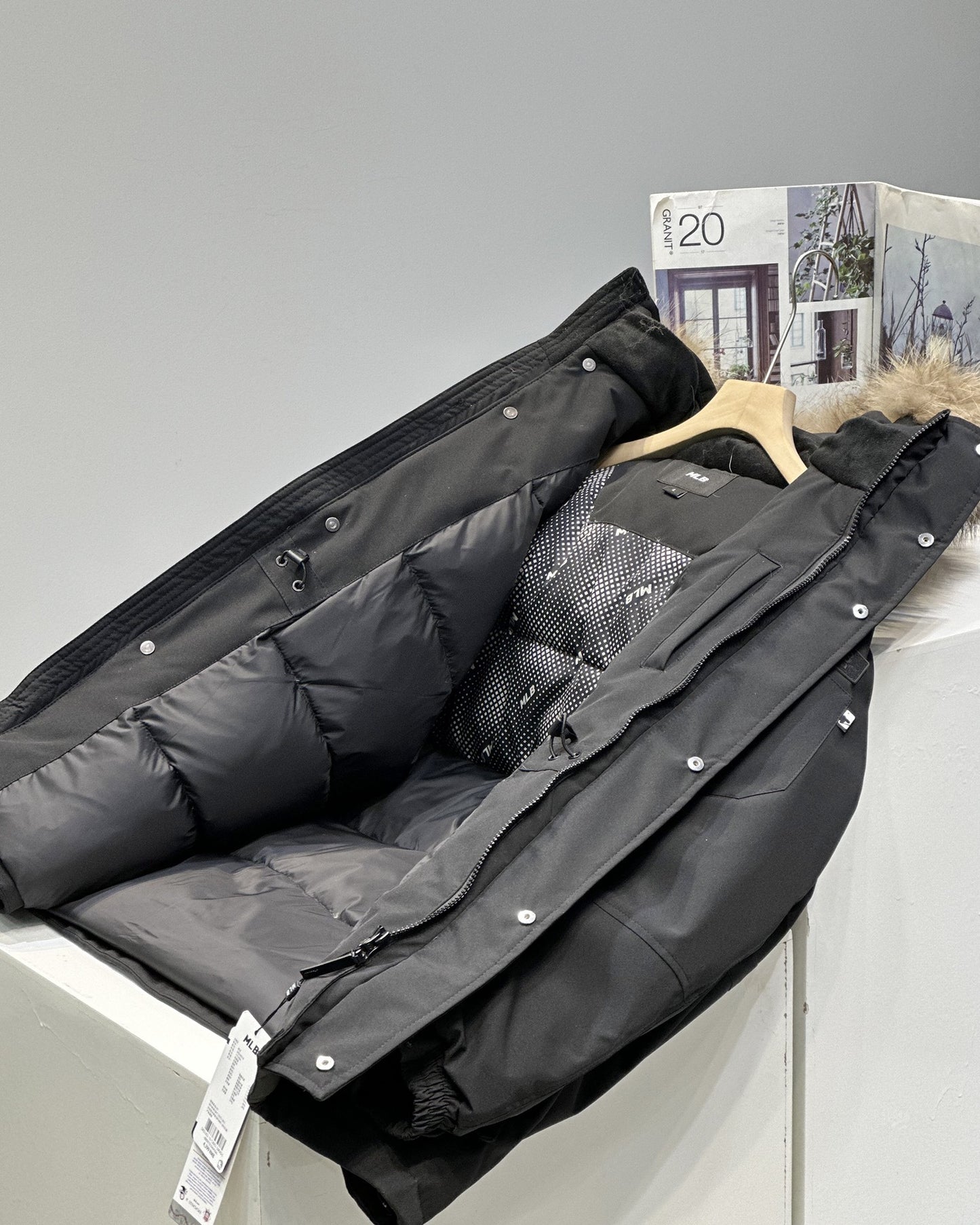 GM-M-LB Unisex Versatile Hooded Down Jacket with Large Fur Collar, Couple's Mid-Length Thickened Waterproof Workwear Coat