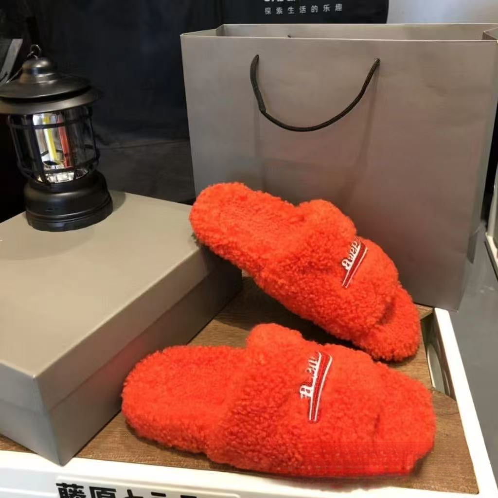 Women's outdoor furry slippers with thick sole and lamb wool lining