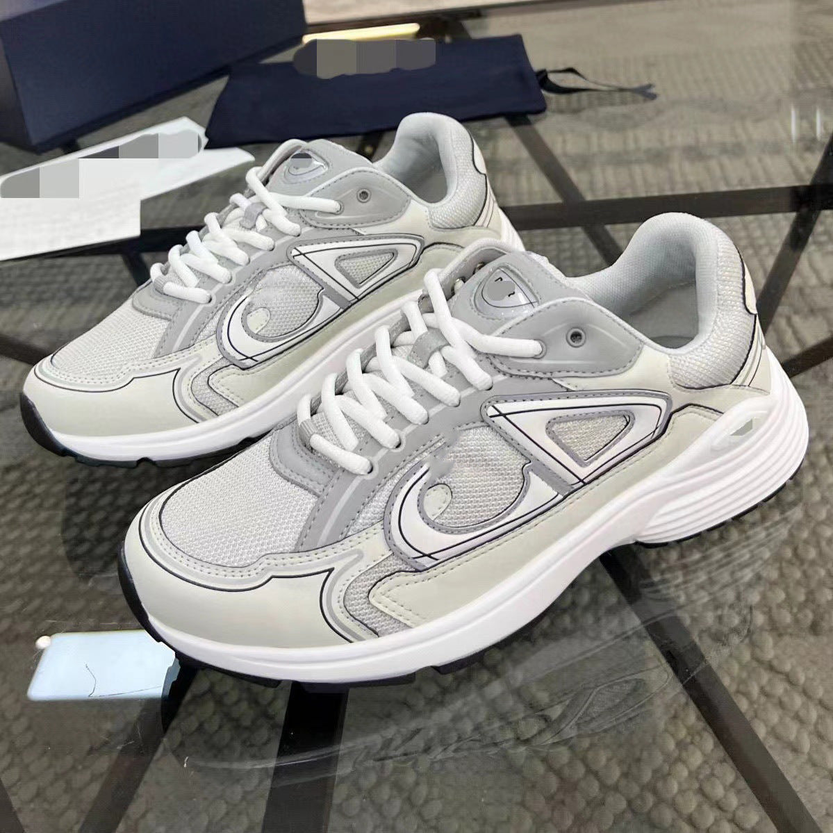 2025 New CD Fashion Casual Couple Lightweight Mesh Shoes Breathable Comfortable Casual Sneakers B30 Running Shoes